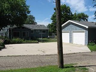 1st image of 230 9th Ave N