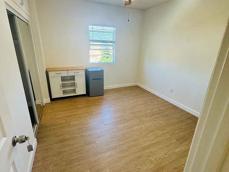 2508 Naomi Ave #4 — Photo 7