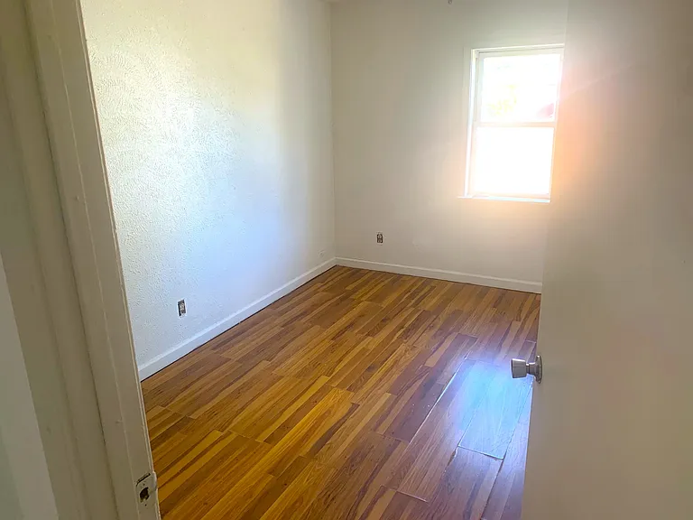 4010 K Dr S #B — Photo 4