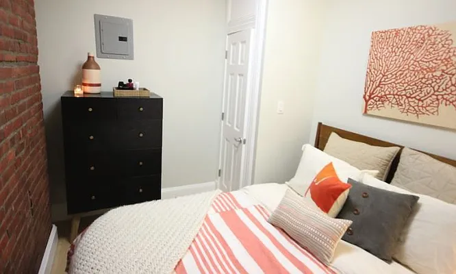 Rented by LJ Sloane Management | media 29