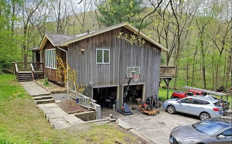 1st image of 13 Spruce Ln