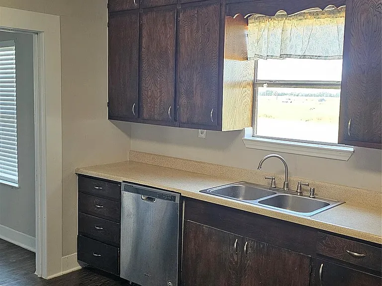 5081 FM 973 — Photo 24