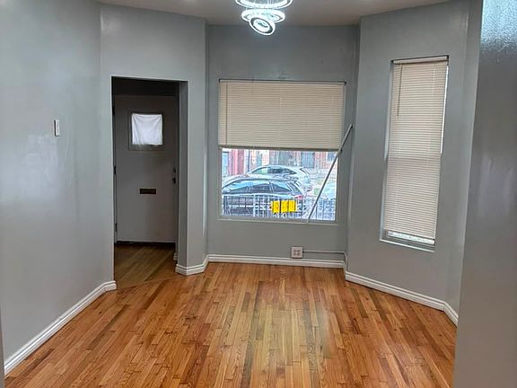 2nd image of 1020 S Claremont Ave APT 2