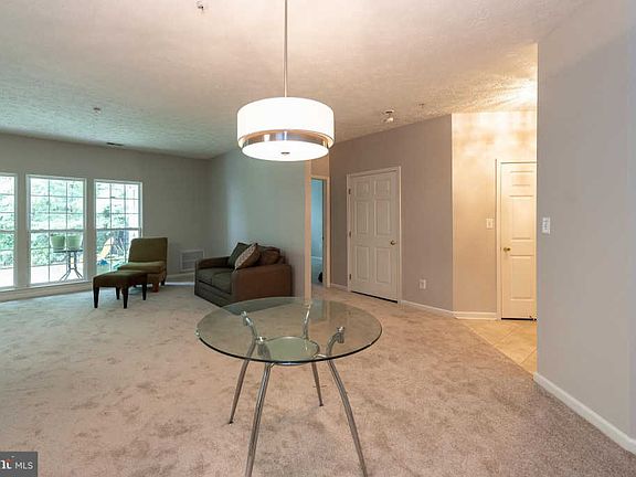 4th image of 2410 Chestnut Terrace Ct Unit 102