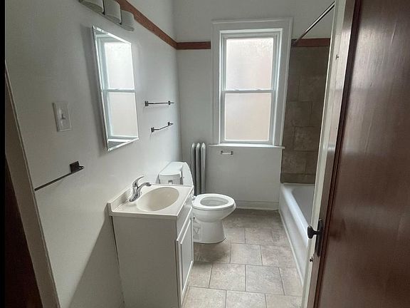 4th image of 7523 S Eberhart Ave #2