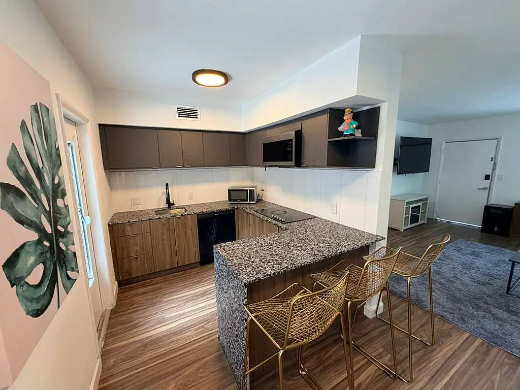 1 bed, 900 sqft, $2,200 — Photo 1