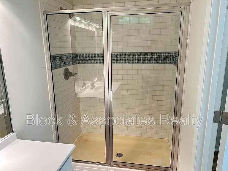 302 Edward Ct — Photo 11