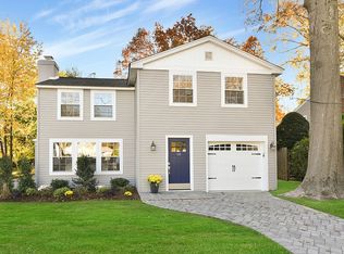 16 Stuart St, Waldwick, NJ 07463