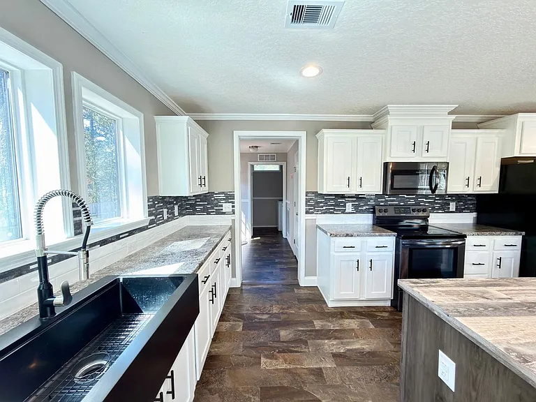 55 Oak Ave — Photo 20