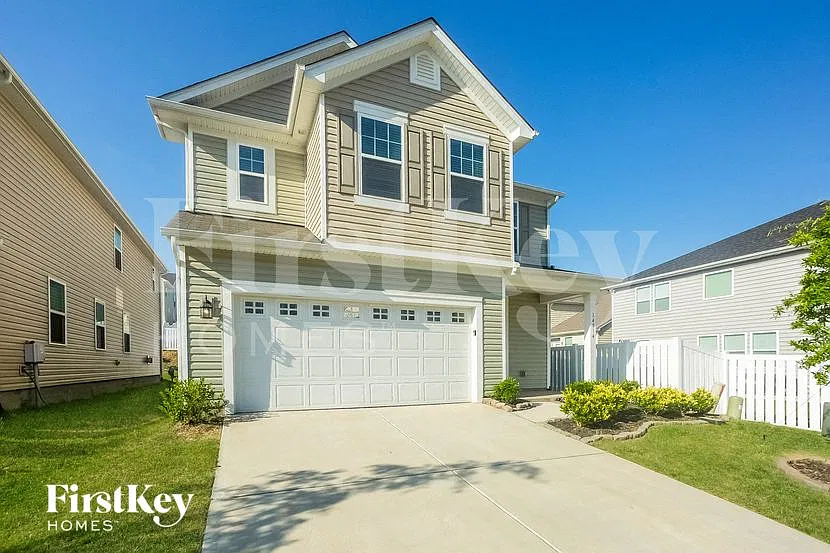 4 bed, 2.5 bath, 2488 sqft, $3,240 — Photo 2
