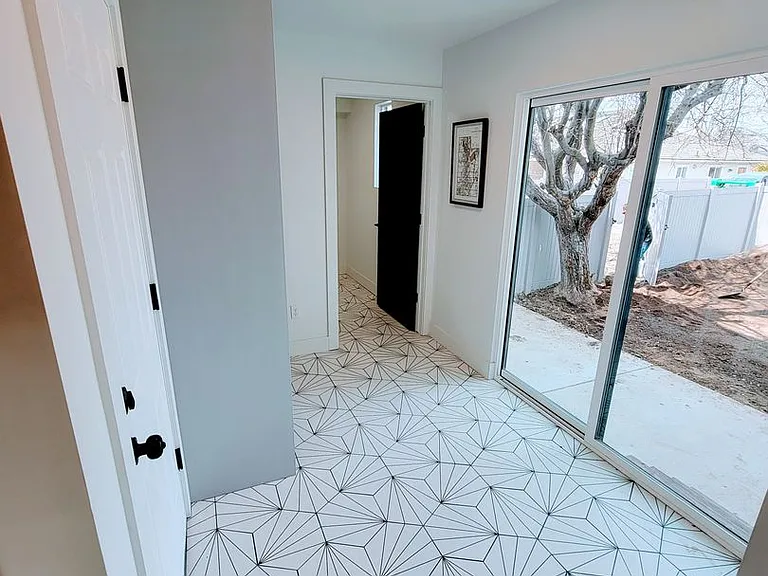 2251 E Lincoln Ln — Photo 19