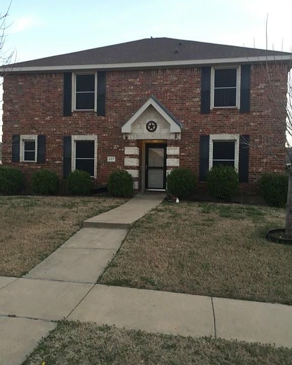 1st image of 207 Rosewood Ct