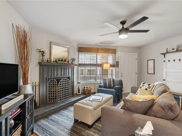 306 Fairway Cir APT B, Springdale, AR 72764