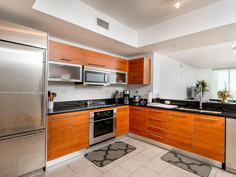 3001 Oasis Grand Blvd — Photo 9