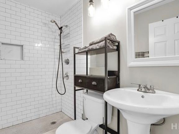5th image of 1218 E 69th St