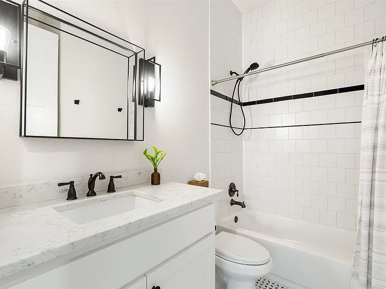 1410 Hart St — Photo 13