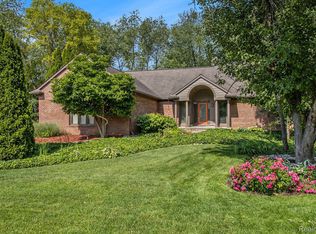 5665 Sheffield Dr, Clarkston, MI