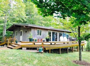4522 W Fox Farm Rd, Manistee, MI 49660