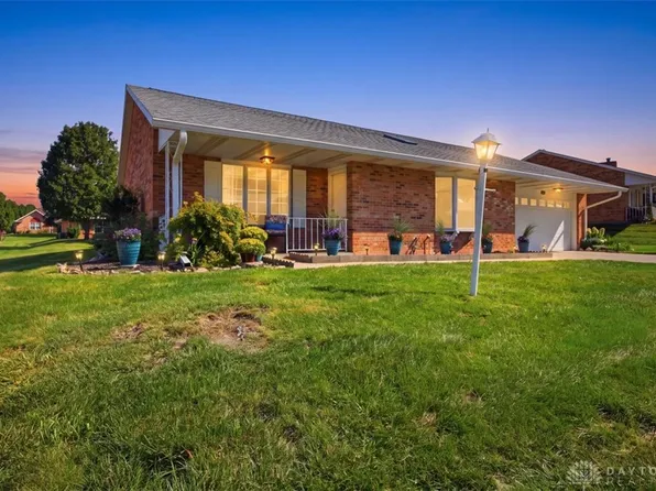 1813 Primrose Ln, Fairborn, OH 45324