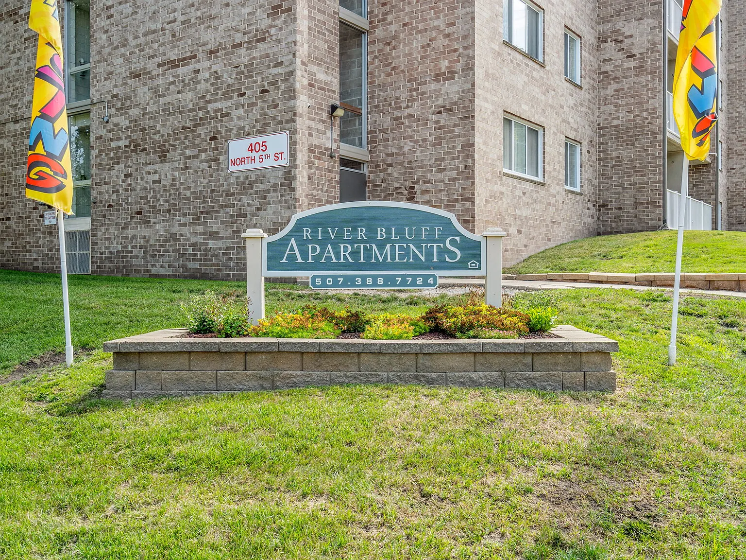 River Bluff Apartments — Photo 2