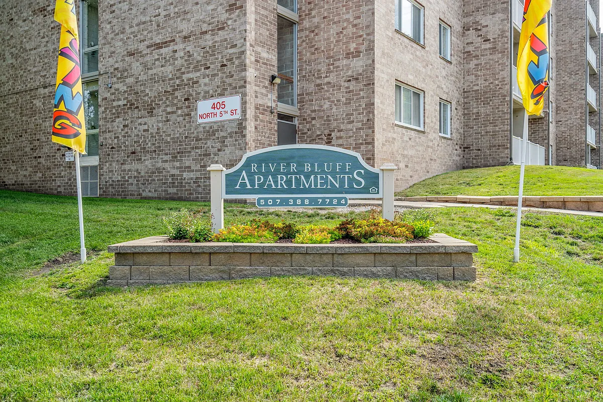 Building Photo - River Bluff Apartments