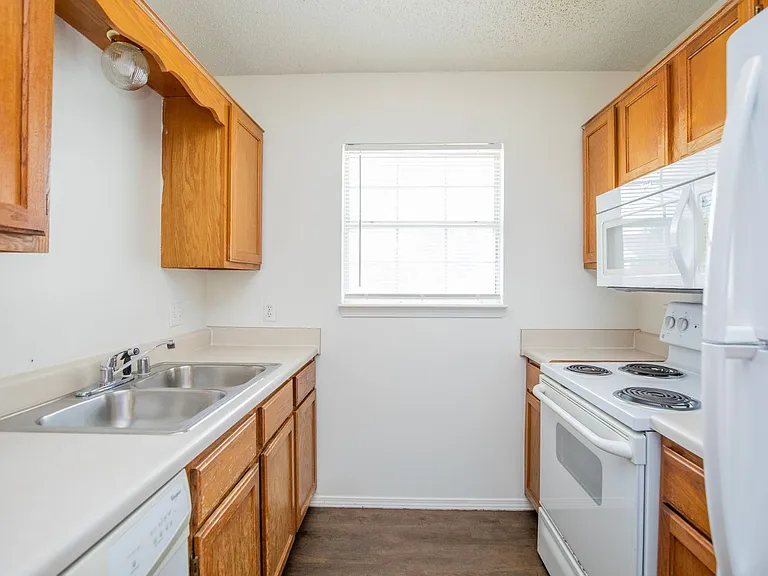 2509 Parkcrest Dr — Photo 8