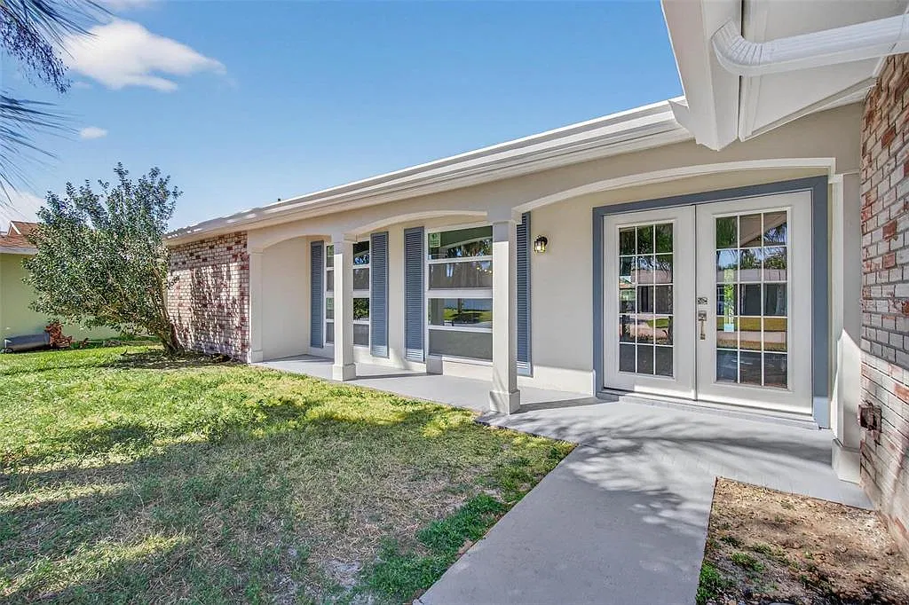 3 bed, 2.0 bath, 1519 sqft, $3,800 — Photo 3