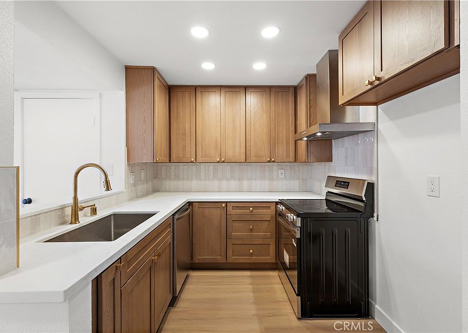 1st image of 25761 Le Parc Unit 9