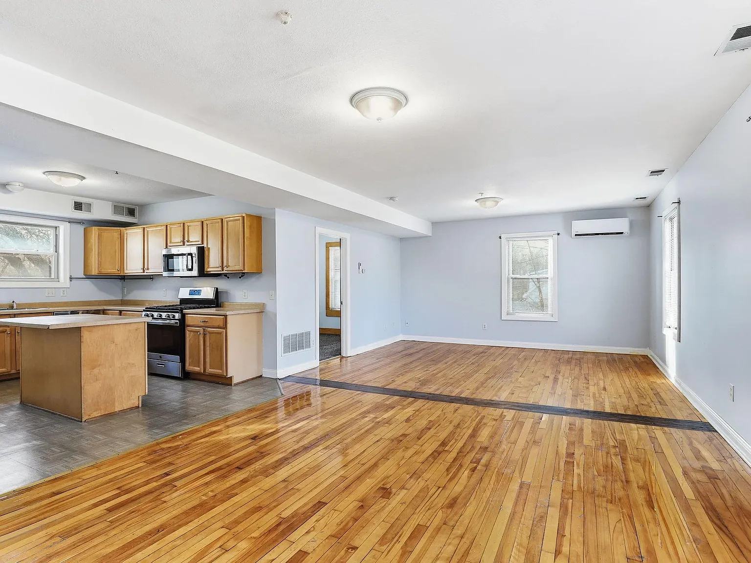 3 bed, 1329 sqft, $2,100 — Photo 2