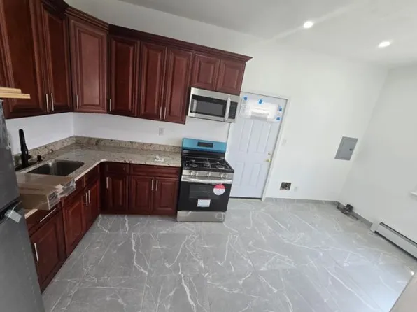 (undisclosed Address), Oceanside, NY 11572