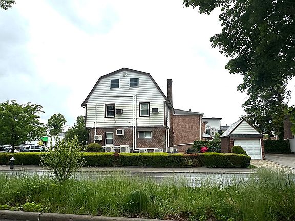 3rd image of 6125 Utopia Pkwy