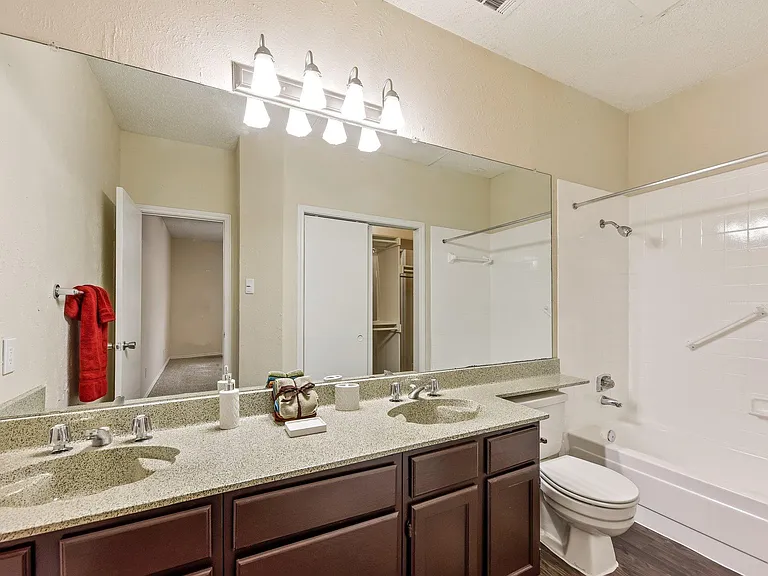 Covington Pointe — Photo 36