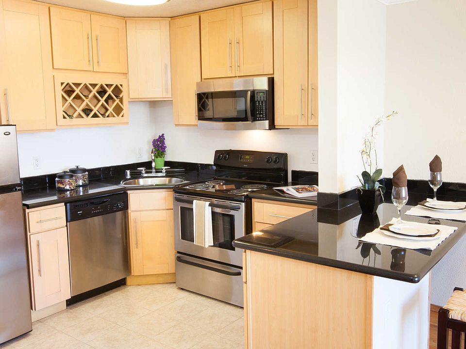 Kitchen with Breakfast Bar