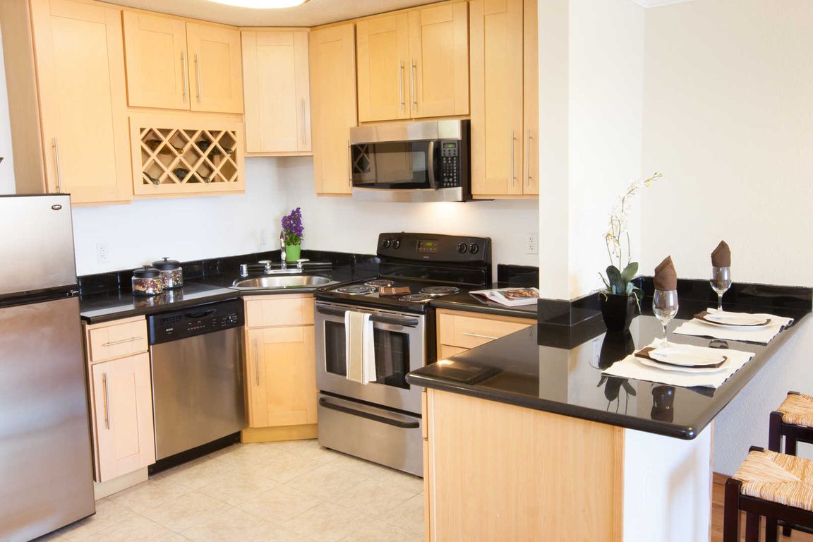 Kitchen with Breakfast Bar