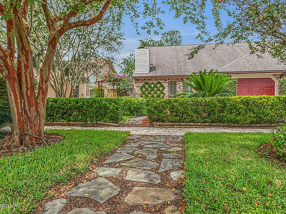 5th image of 11588 Fort Caroline Lakes Dr