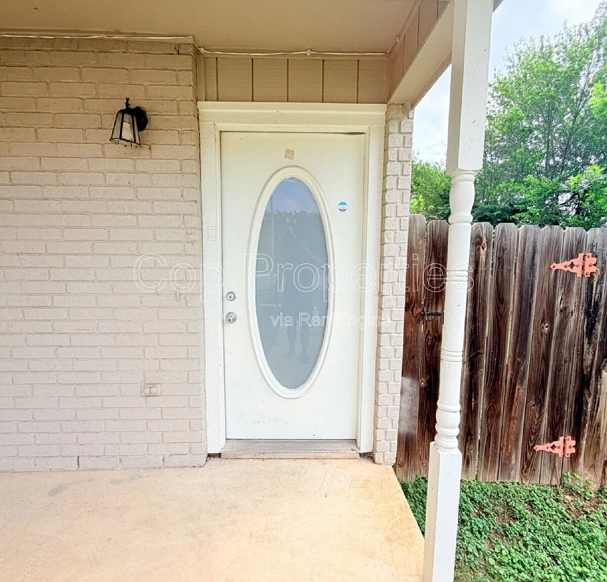 2 bed, 1.5 bath, $1,100 — Photo 2