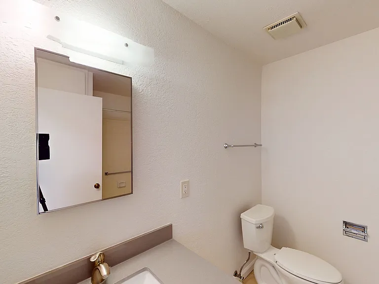 348 Robinson St #4 — Photo 15