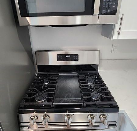 4th image of 988 El Camino Dr #203