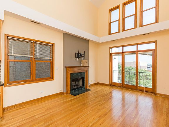 2nd image of 1956 W Diversey Pkwy #3W