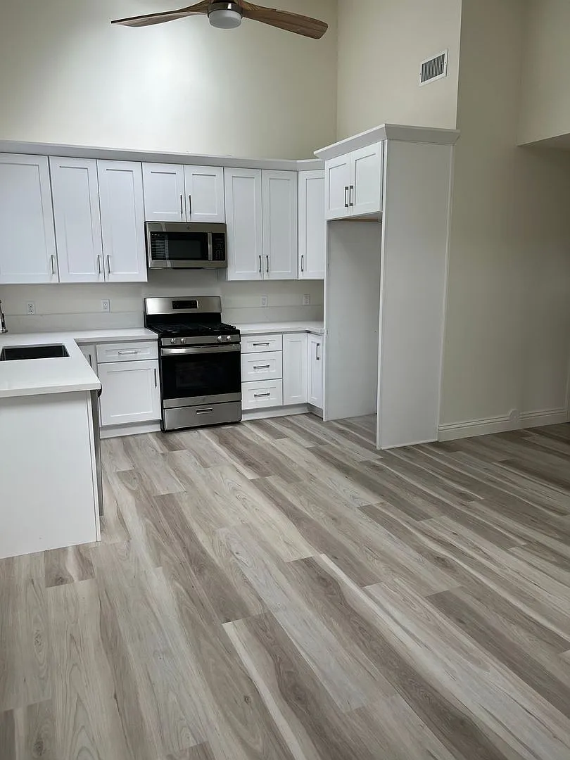 Hillandale Palms — Photo 1