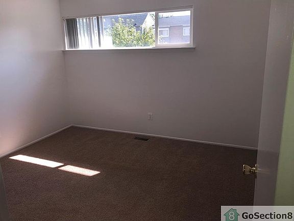 5th image of 681 Villa Dr
