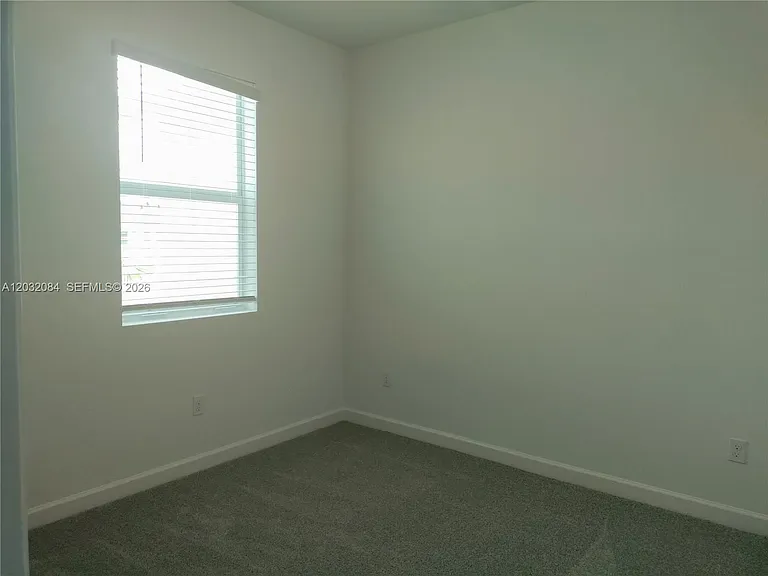 652 SE Lake Falls St — Photo 7