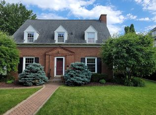 410 E Fellows St, Dixon, IL 61021
