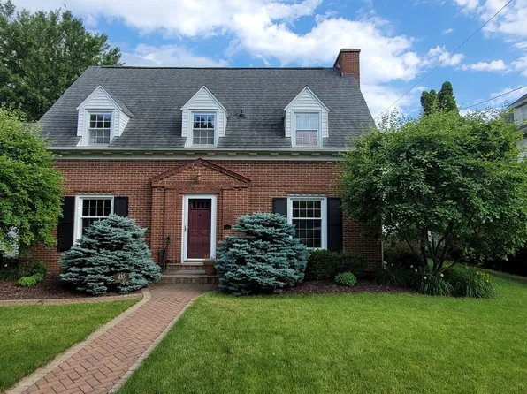 410 E Fellows St, Dixon, IL 61021