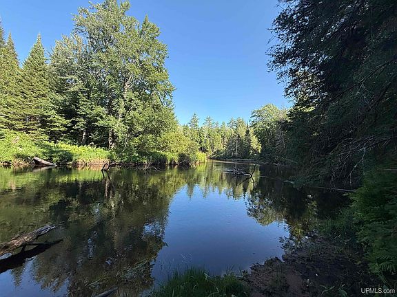 5th image of 742 Beaver View Dr