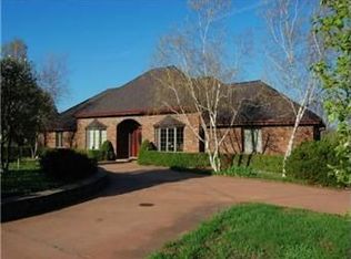 1304 N Dickinson Rd, Independence, MO 64050