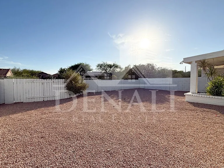 15076 N Escondido Dr #B — Photo 17