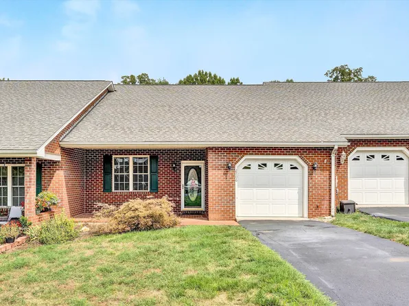 2706 Feather Garden Cir, Vinton, VA 24179