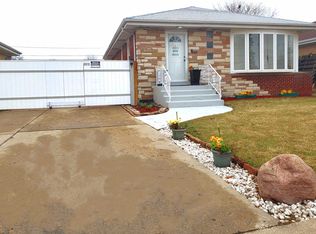 6919 W Howard St, Niles, IL 60714