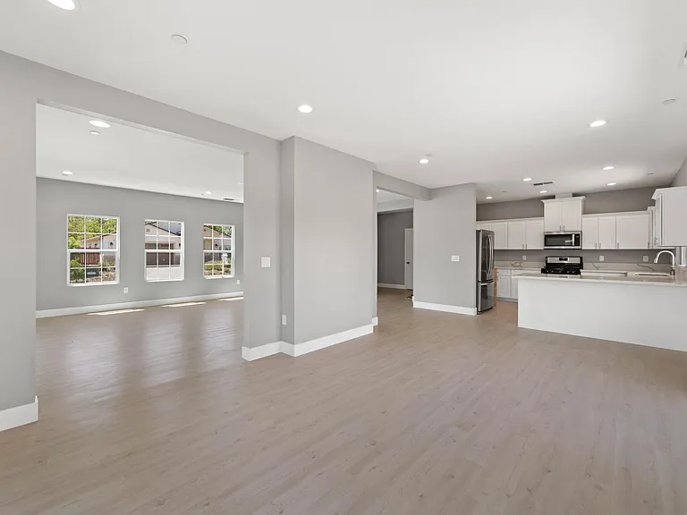 946 Irem Way — Photo 7